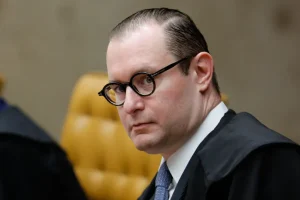 Zanin vota para manter reoneração gradual da folha até 2027