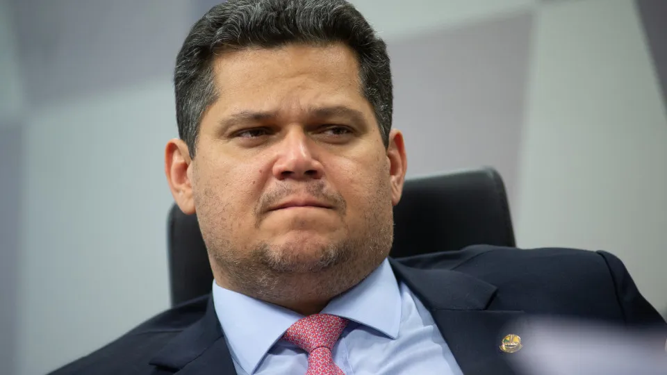 Alcolumbre insiste em Pacheco no STF, e senador evita buscar outro partido até decisão de Lula