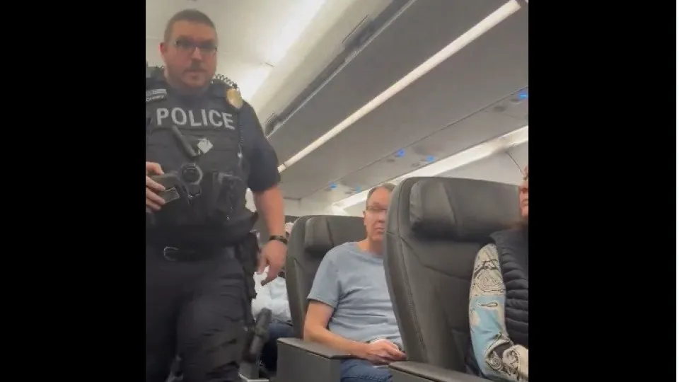 Avião com congressistas dos EUA faz pouso de emergência após tumulto