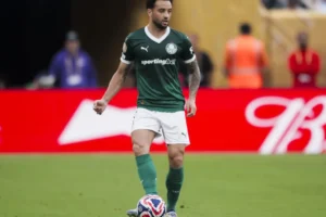 Felipe Anderson faz golaço, Palmeiras bate Juventude e lidera o Brasileiro