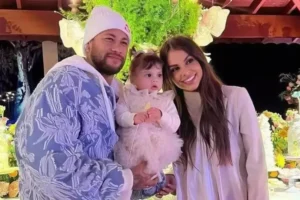 Filha de Neymar e Amanda Kimberlly passa por cirurgia de emergência