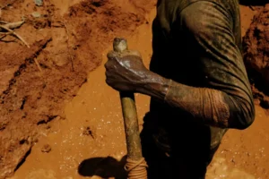 Garimpo ilegal se apropria das reservas de manganês do Brasil, uma das maiores do mundo