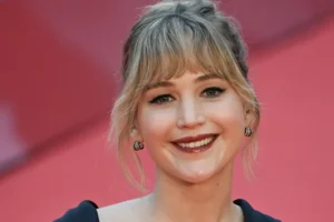 Jennifer Lawrence brinca sobre atuar com Robert Pattinson em novo drama de Hollywood