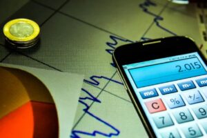 Mercado financeiro reduz previsão da inflação para 4,55% no Brasil