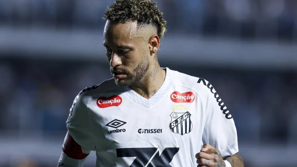 Neymar cita Romário após encerrar jejum de gols: 'Tem que ter calma de médico em cirurgia'