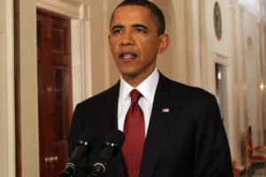 Obama abandona discrição, entra na campanha para eleições locais nos EUA e fala em momento sombrio