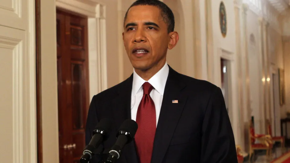 Obama abandona discrição, entra na campanha para eleições locais nos EUA e fala em momento sombrio