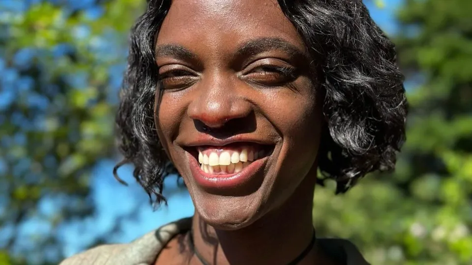 Sou a única atriz trans e retinta com visibilidade, diz Aretha Sadick, de 'Reencarne'