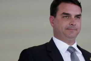Bolsonaro escolhe Flávio como candidato à Presidência para 2026
