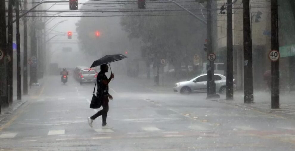 Defesa Civil do Paraná emite novo alerta de tempestades para região de Maringá