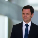 Lewandowski demite Ramagem e Anderson Torres dos quadros da PF para cumprir decisão do STF