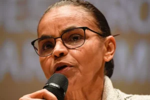 Marina Silva tem leve fratura na coluna e é hospitalizada