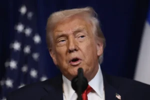 EUA deixa aviso em português: "Se roubar, Trump vai te mandar de volta"