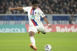 Endrick bate recorde de Ronaldo após hat-trick em goleada do Lyon