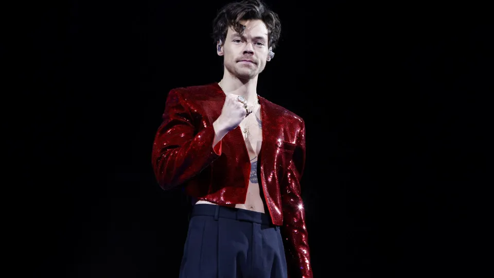 Harry Styles anuncia retorno à música com lançamento de disco em março