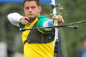 Marcus D'Almeida é bronze em etapa do mundial de tiro com arco indoor