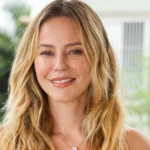 Paolla Oliveira vira rainha de bateria em divulgação da série 'Bridgerton'