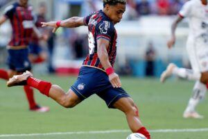 Vitória e Bahia: clássico do futebol baiano na TV Brasil neste domingo