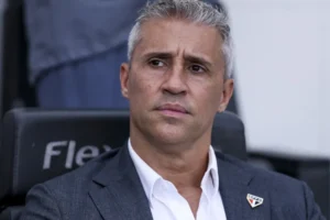 'A gente tentou controlar, mas não aconteceu nada grave', diz Crespo após virada do São Paulo