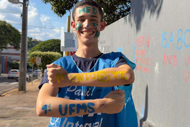 Aluno de escola pública conquista 1º lugar de Medicina na federal