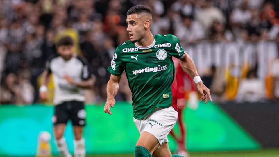 Andreas escapa de punição por danificar gramado antes de pênalti em Dérbi