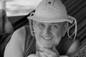 Após 20 dias na UTI, morre pai de influenciador que retirou parte do crânio