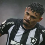 Após deixar o Santos, Tiquinho Soares é anunciado pelo Mirassol