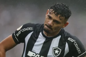 Após deixar o Santos, Tiquinho Soares é anunciado pelo Mirassol