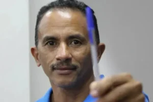 Após perder fortuna, Manoel Gomes vive de favor e tenta se recuperar