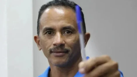 Após perder fortuna, Manoel Gomes vive de favor e tenta se recuperar