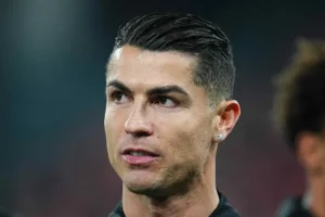 Após polêmica, Cristiano diz que vai seguir na Arábia e que está 'muito feliz'