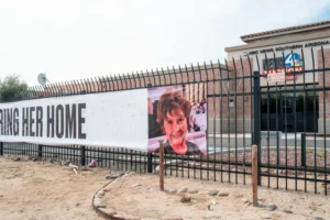 Apresentadora pede libertação da mãe enquanto FBI analisa DNA