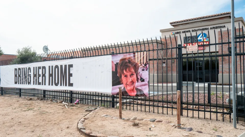 Apresentadora pede libertação da mãe enquanto FBI analisa DNA