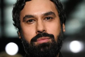 Ator de 'The Big Bang Theory' conta que paga dívidas médicas de desconhecidos online