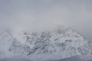Avalanche na Califórnia deixa 10 esquiadores desaparecidos