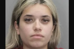 Babá brasileira é condenada a 10 anos de prisão por envolvimento em assassinato nos EUA