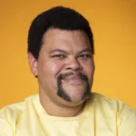 Babu se irrita com Milena e muda de quarto