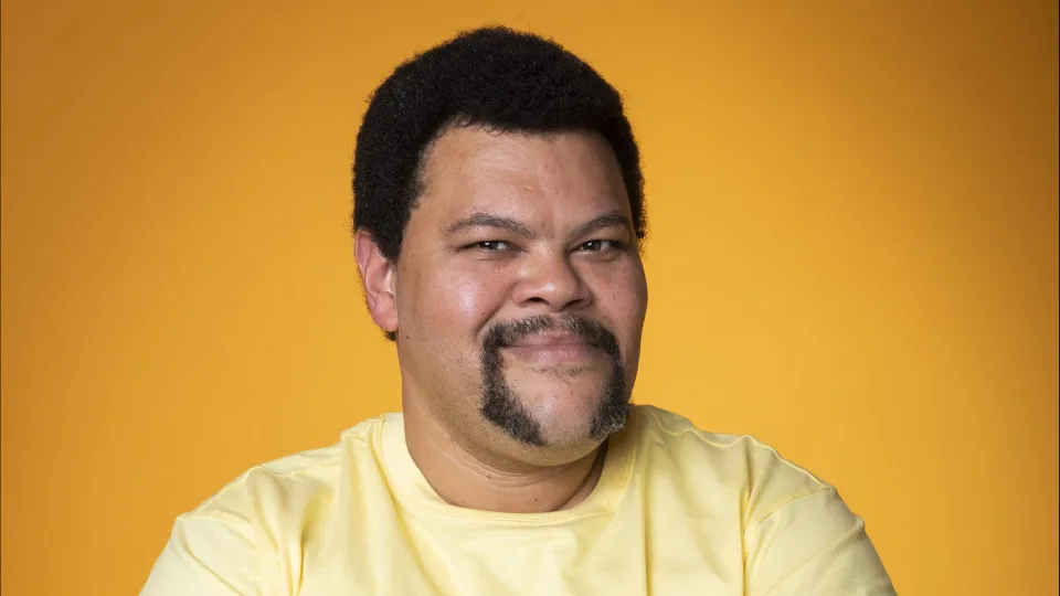 Babu se irrita com Milena e muda de quarto