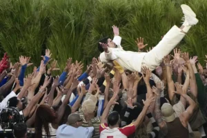 Bad Bunny supera Kendrick Lamar e quebra recorde de audiência no Super Bowl
