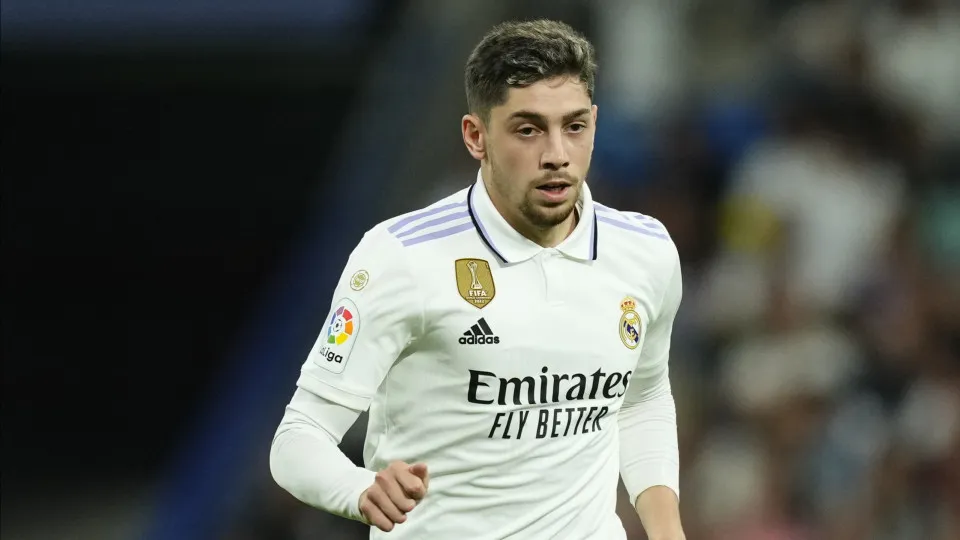 Benfica apresenta queixa na Uefa contra meia do Real Madrid por agressão