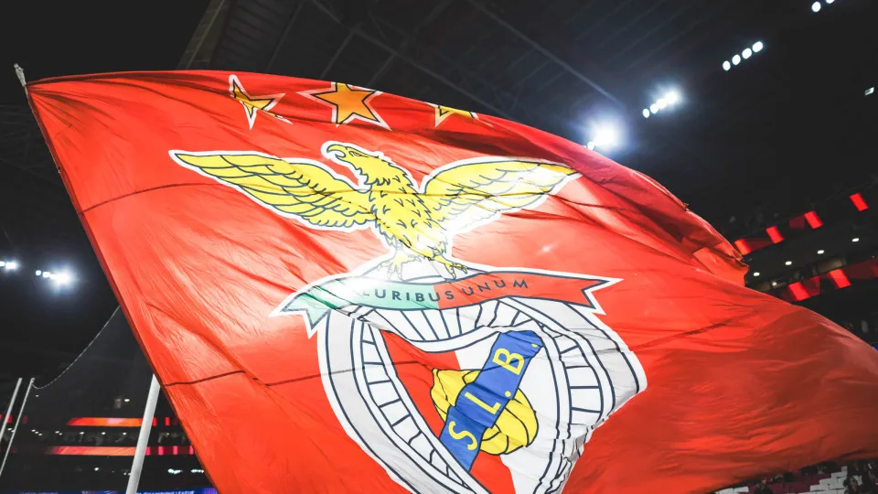 Benfica promete recorrer após Uefa suspender acusado de racismo contra Vini