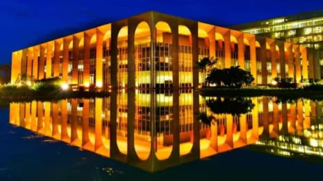 Brasil condena ataques dos EUA e Israel ao Irã