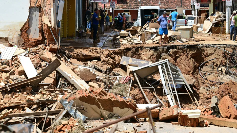 Chega a 46 o número de mortos nas chuvas na Zona da Mata Mineira