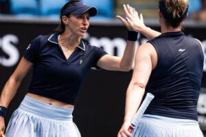 Dupla de Stefani vence 2º jogo e vai às quartas do WTA 1000 de Doha