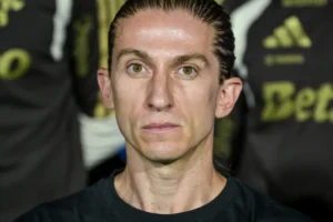 "É inaceitável". Filipe Luís esclarece posição sobre 'caso Prestianni'