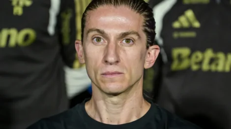 "É inaceitável". Filipe Luís esclarece posição sobre 'caso Prestianni'