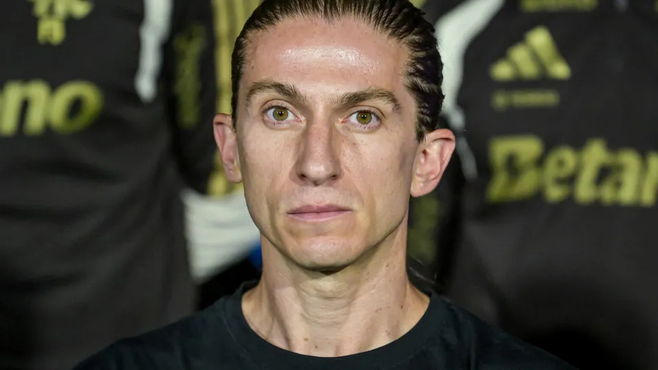 "É inaceitável". Filipe Luís esclarece posição sobre 'caso Prestianni'