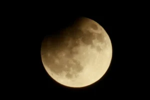 Eclipse lunar ocorrerá na próxima terça (3), mas não será visível do Brasil em sua totalidade
