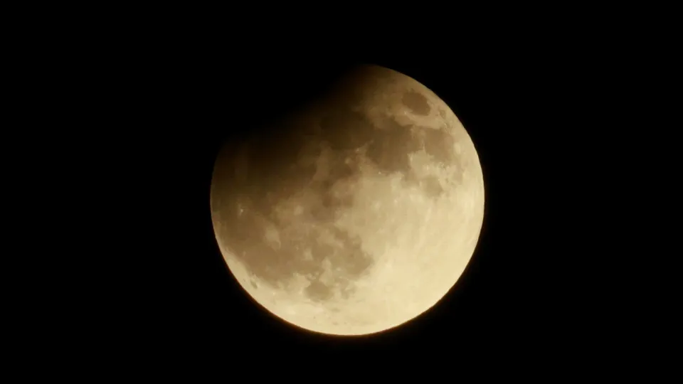 Eclipse lunar ocorrerá na próxima terça (3), mas não será visível do Brasil em sua totalidade