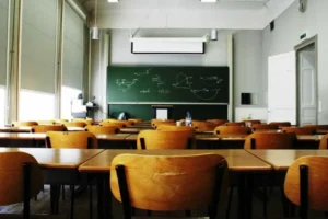 Escola usada como abrigo é esvaziada por risco alto de deslizamentos em MG